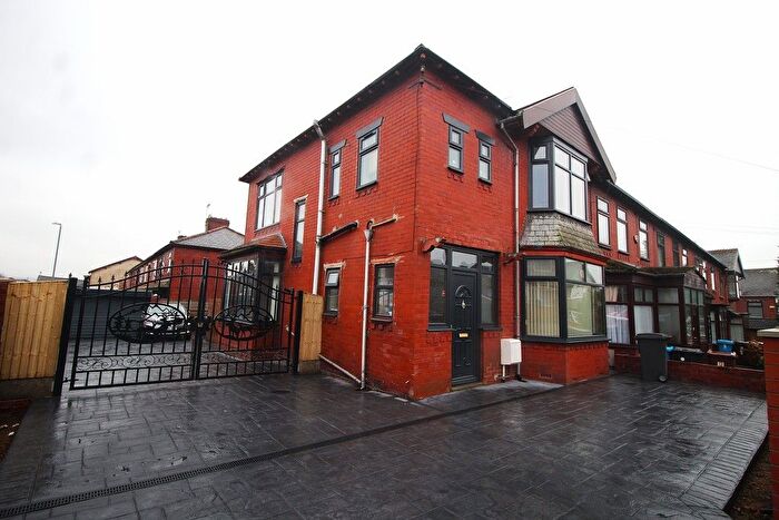 3 Bedroom End Of Terrace House To Rent In Hermon Avenue, Oldham, OL8