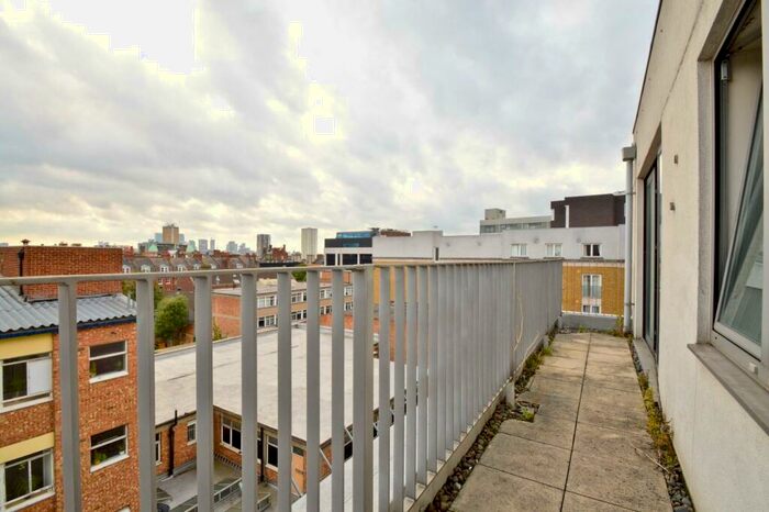 2 Bedroom Apartment To Rent In Plumbers Row, Aldgate East, E1