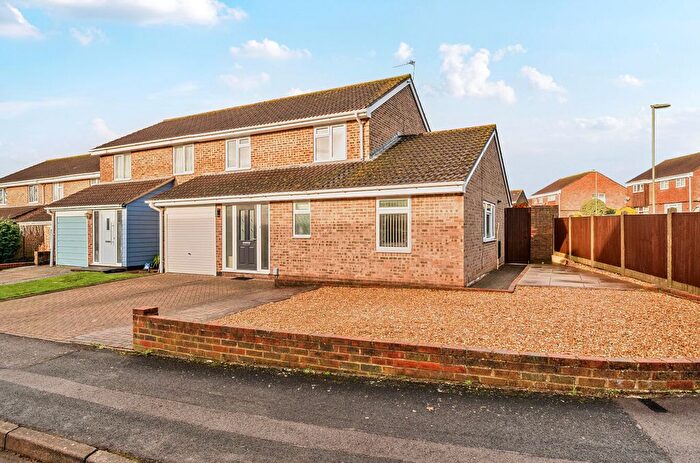 3 Bedroom Semi Detached House For Sale In Henley Gardens, Fareham, Hampshire, PO15