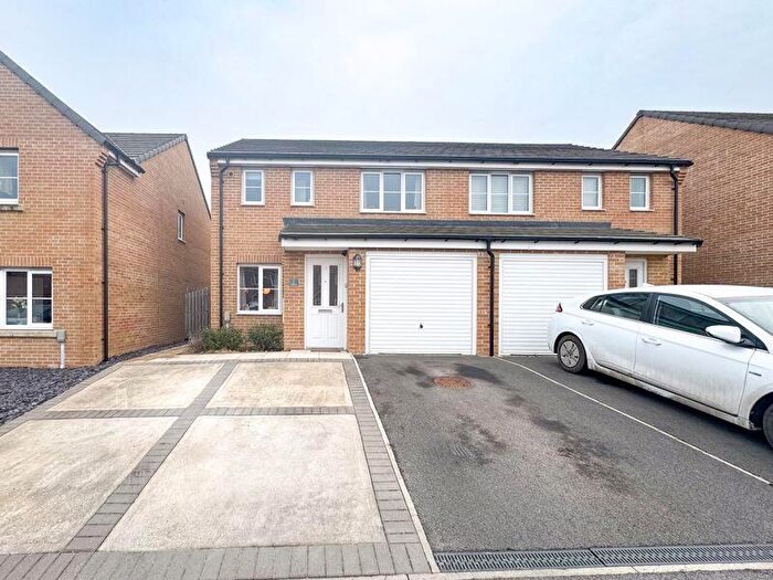 3 Bedroom Semi-Detached House For Sale In Parklands Avenue, Humberston, DN36