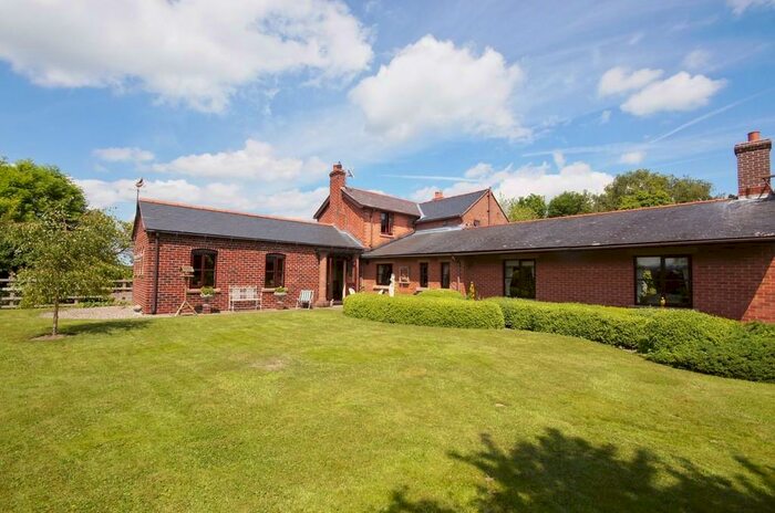 4 Bedroom Detached House To Rent In Wrexham Road, Holt, LL13