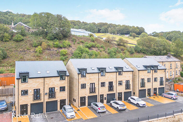 4 Bedroom End Of Terrace House For Sale In Cinder Close, Todmorden, OL14