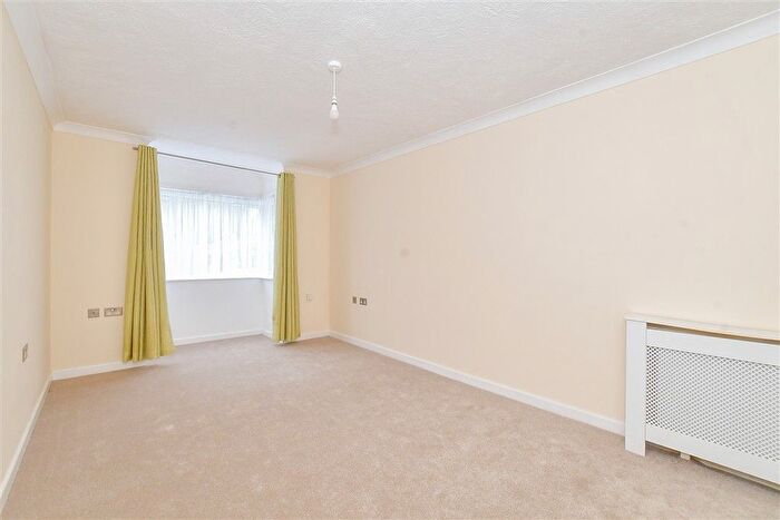 1 Bedroom Flat For Sale In Rose Green Road, Bognor Regis, West Sussex, PO21