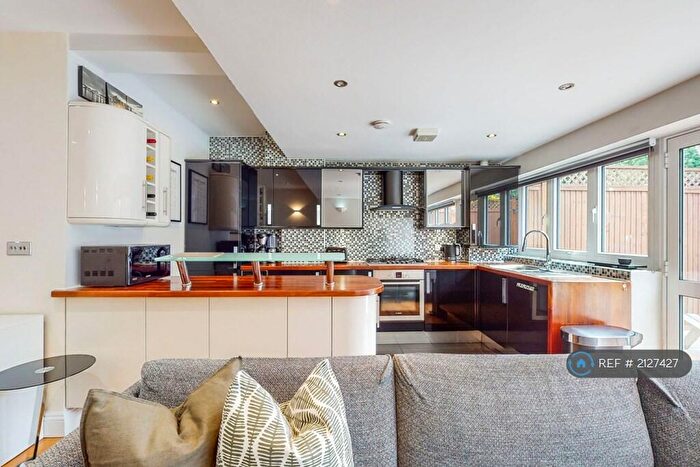 1 Bedroom Flat To Rent In Barriedale, London, SE14