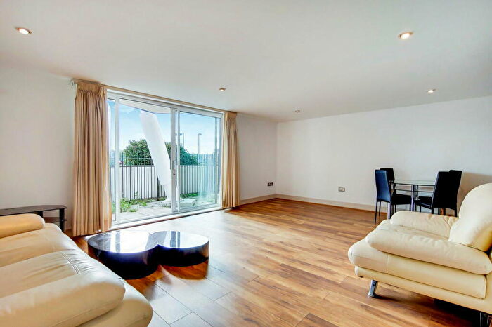 2 Bedroom Flat To Rent In Newton Place, Cubitt Town, E14
