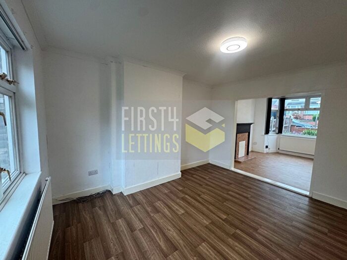 3 Bedroom Semi-detached House To Rent In Houlditch Road, Clarendon Park, LE2