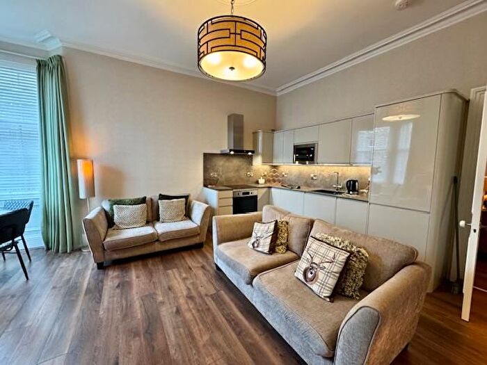 2 Bedroom Flat To Rent In Canonmills, Edinburgh, EH3