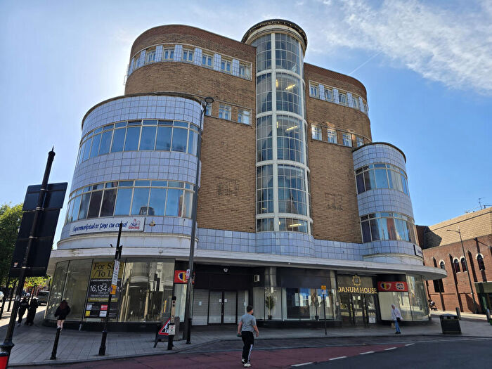 2 Bedroom Flat For Sale In Apartment Danum House, - St. Sepulchre Gate, Doncaster, South Yorkshire, DN1