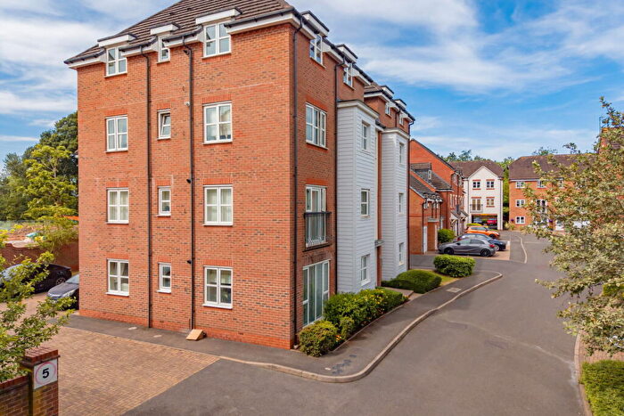 2 Bedroom Flat For Sale In Shottery Close, Redditch, B98