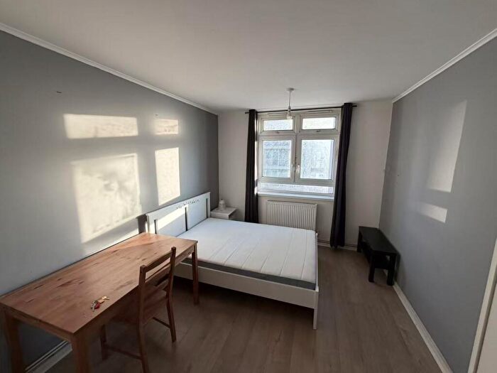 2 Bedroom Flat To Rent In Dorrington Point, Bromley High Street, Tower Hamlets, London, E3