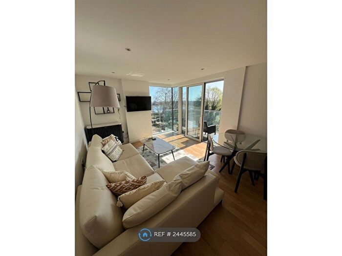 2 Bedroom Flat To Rent In Waterside Apartments, London, N4