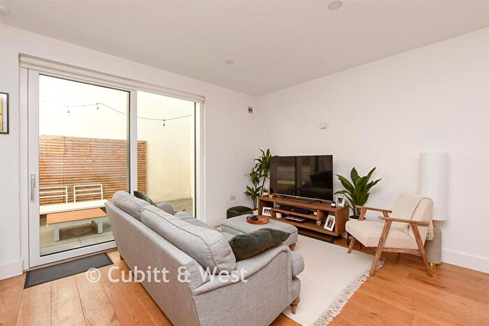 2 Bedroom Apartment For Sale In Purley Rise, Purley, Surrey, CR8