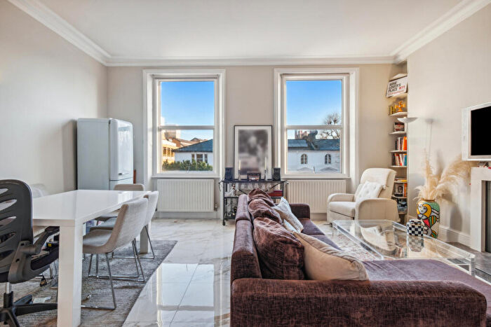 1 Bedroom Flat For Sale In Barker Street, Chelsea, SW10