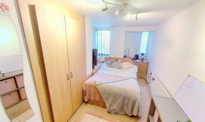 3 Bedroom Flat To Rent In Belle Vue Road, Hyde Park, Leeds, LS6