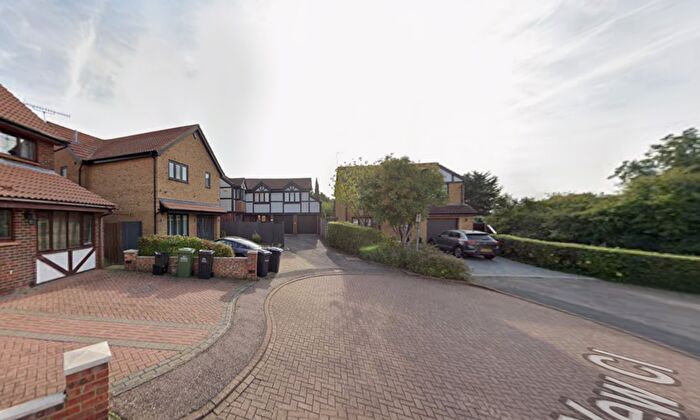 5 Bedroom Detached House To Rent In Yew Close, Waltham Cross, EN7