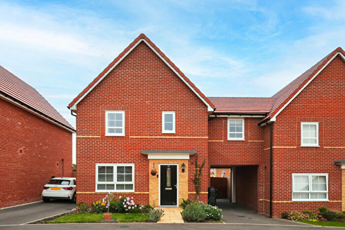 3 Bedroom Link Detached House For Sale In Moorhen Road, Dunmow, Essex, CM6