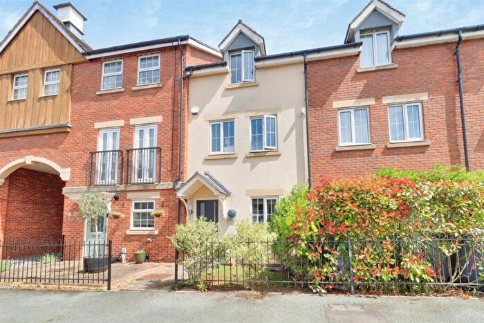 3 Bedroom Town House For Sale In Abbey Park Way, Weston, Crewe, CW2