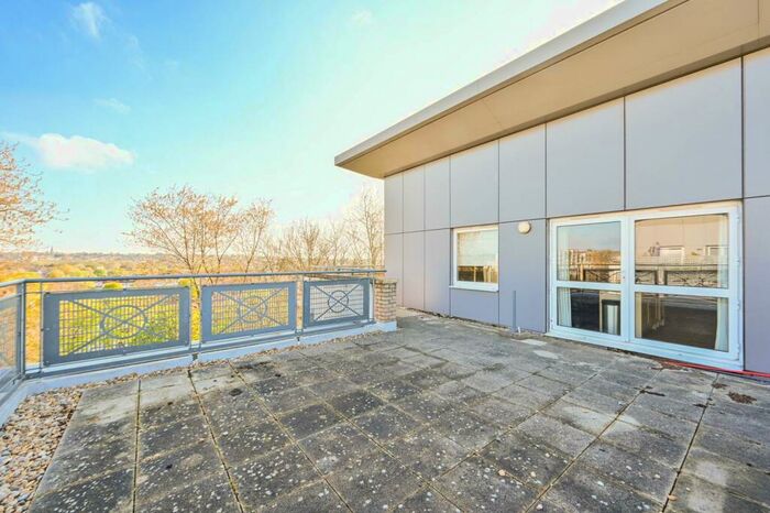 2 Bedroom Penthouse To Rent In Cline Road, Bounds Green, London, N11