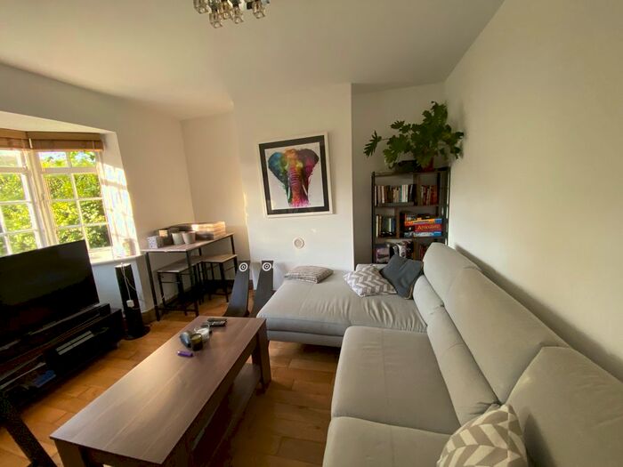 1 Bedroom Flat To Rent In Neale Close, Hampstead Garden Suburb N2