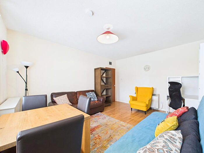 2 Bedroom Flat To Rent In Beltane Street, G3