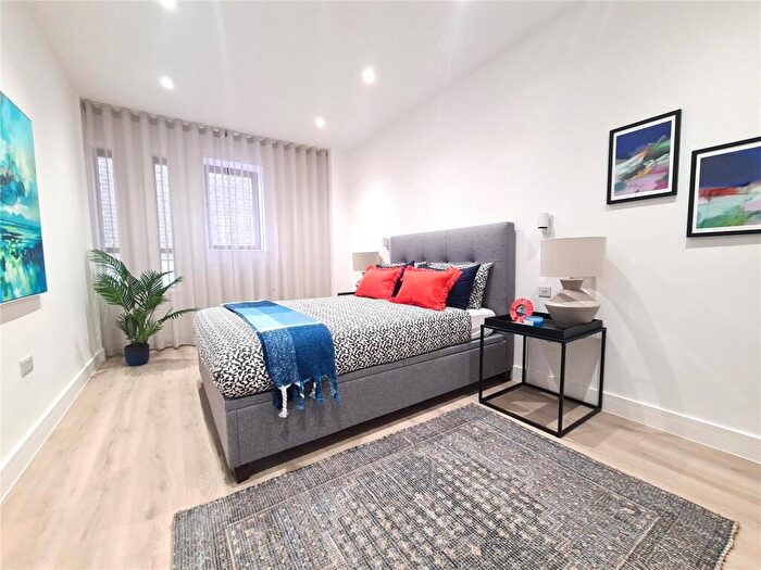 2 Bedroom Apartment To Rent In Peach Street, Wokingham, Berkshire, RG40