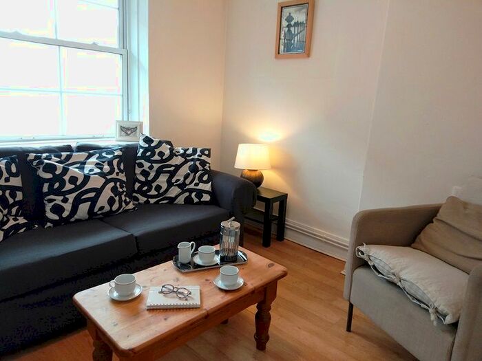 3 Bedroom Flat To Rent In Vauban Estate, Bermondsey, London, SE16
