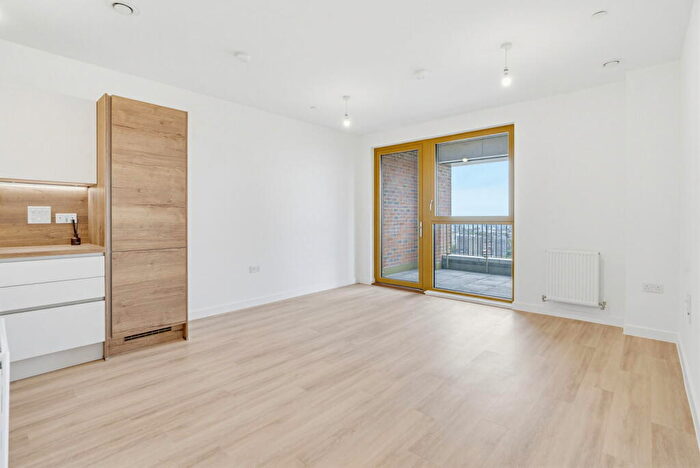 1 Bedroom Apartment To Rent In Vista Heights, Ilderton Road, London, SE15
