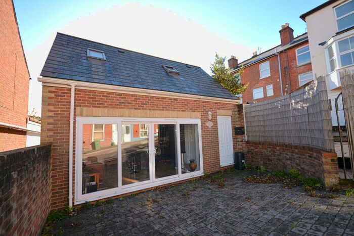 1 Bedroom Semi-Detached House To Rent In Victoria Road, Cowes, PO31