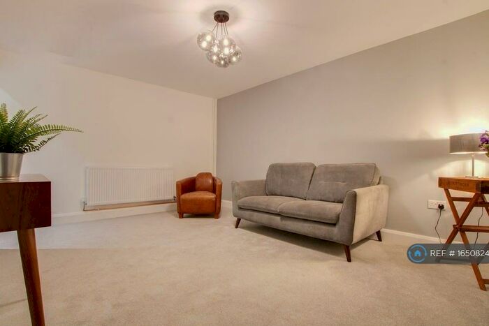 5 Bedroom End Of Terrace House To Rent In Chevers Pawen, Basildon, SS13