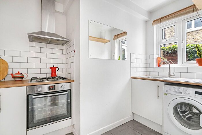 1 Bedroom Flat To Rent In St. Julians Farm Road, London, SE27