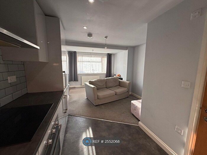 1 Bedroom Flat To Rent In London Road, Chalfont St. Giles, HP8
