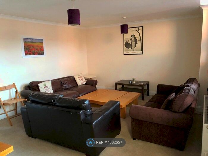 6 Bedroom Terraced House To Rent In Lavender Gardens, Newcastle Upon Tyne, NE2