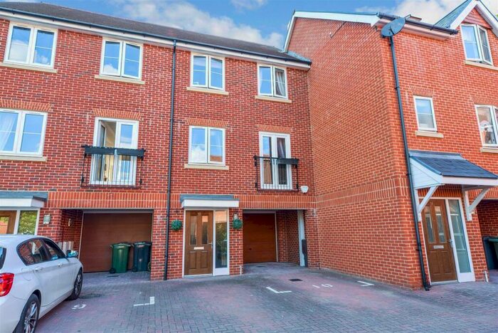 3 Bedroom House To Rent In Barley Rise, Horndean, Waterlooville, PO8