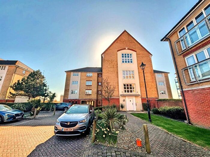 3 Bedroom Flat To Rent In Caroline Way, Eastbourne, BN23