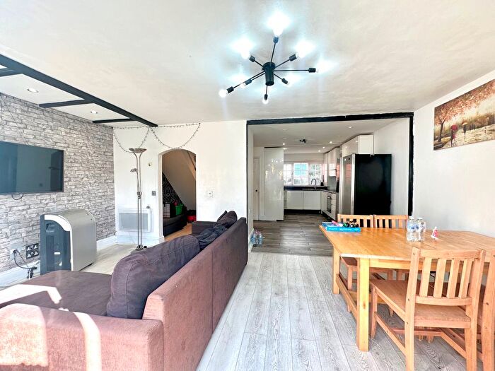 4 Bedroom Detached House To Rent In Kimptons Mead, Potters Bar, EN6