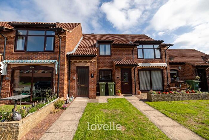 2 Bedroom Flat For Sale In St. Johns Court, Grimsby, DN34