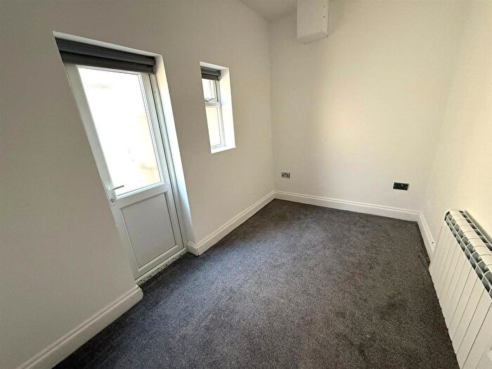 1 Bedroom Flat To Rent In Montague Street, Worthing, BN11
