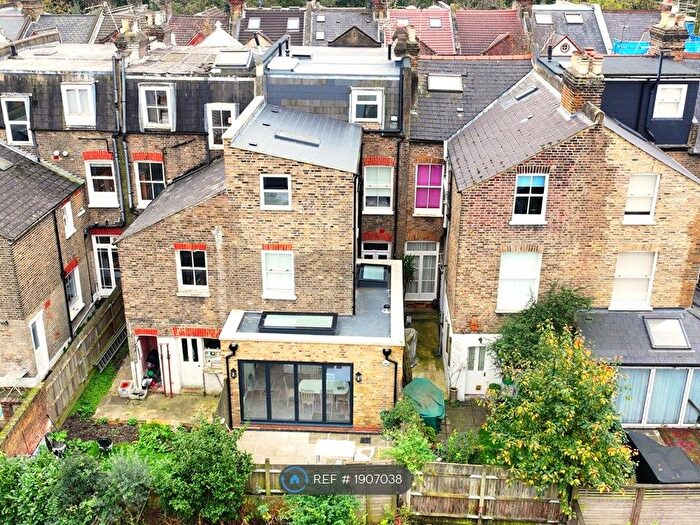 3 Bedroom Flat To Rent In Norroy Road, London, SW15