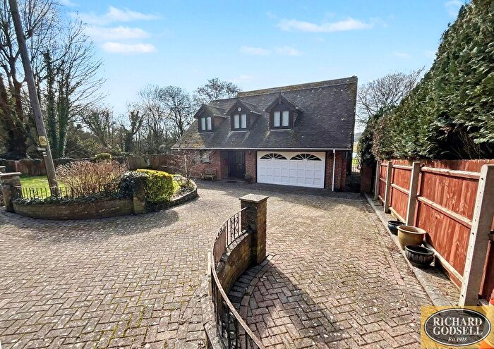 5 Bedroom Detached House For Sale In Winkton, Christchurch, BH23