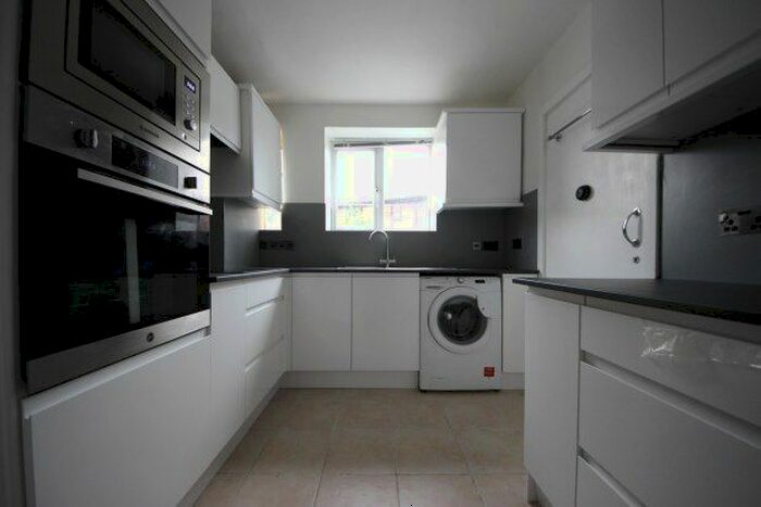 2 Bedroom Flat To Rent In Court House Mansions, Epsom KT19