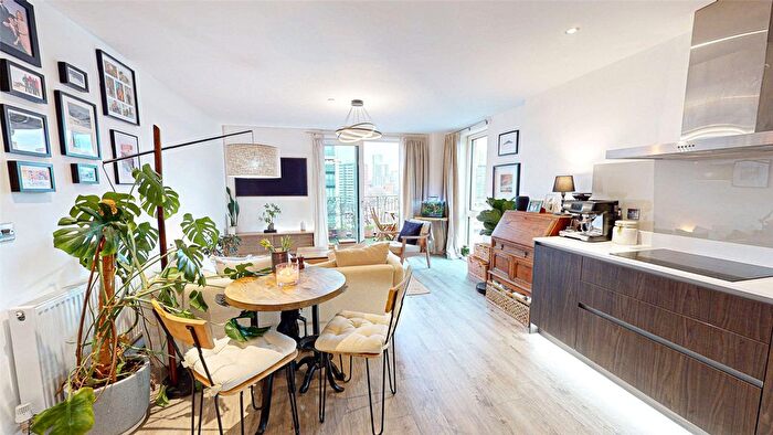 2 Bedroom Flat For Sale In Lockside Lane, Salford, M5