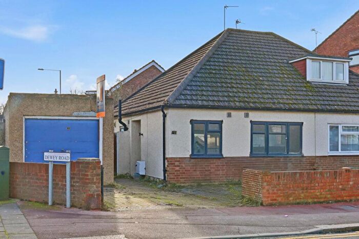 3 Bedroom Semi-Detached Bungalow To Rent In Dewey Road, Dagenham, RM10
