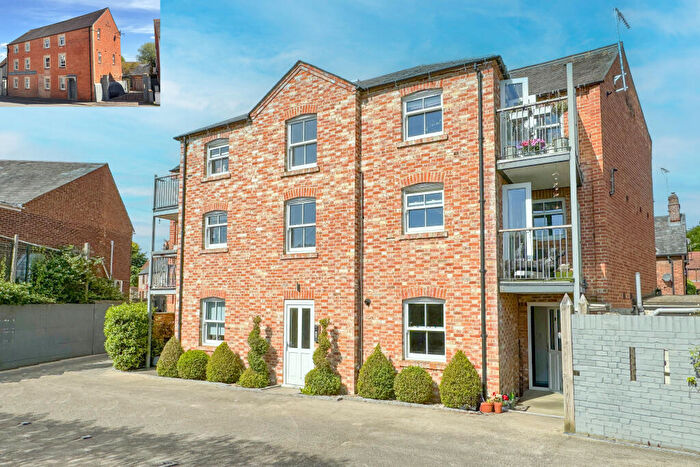 2 Bedroom Flat For Sale In Thame, Oxfordshire, OX9