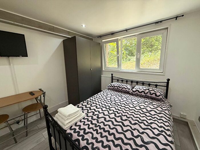 Studio To Rent In Finchley Road, London, NW3