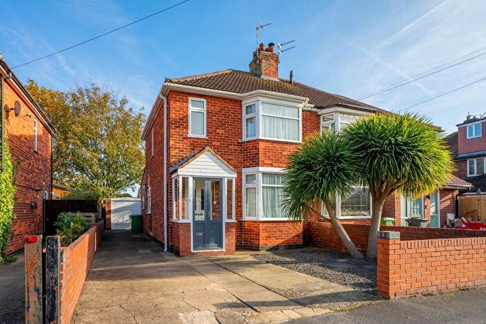 3 Bedroom Semi Detached House For Sale In Grants Avenue, York, YO10