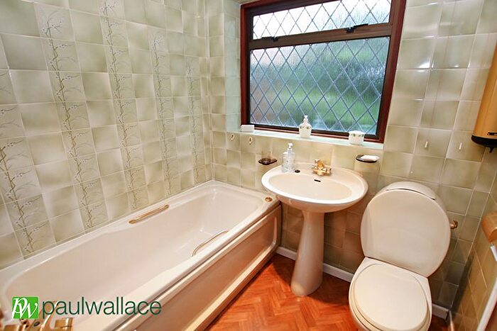 2 Bedroom Bungalow For Sale In Brandon Close, West Cheshunt, EN7