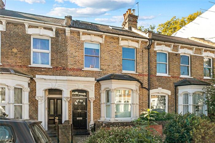 3 Bedroom Flat For Sale In Listria Park, London, N16