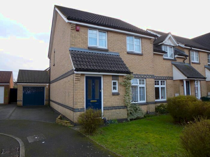 3 Bedroom Property To Rent In James Haney Drive, Kennington, Ashford, TN24