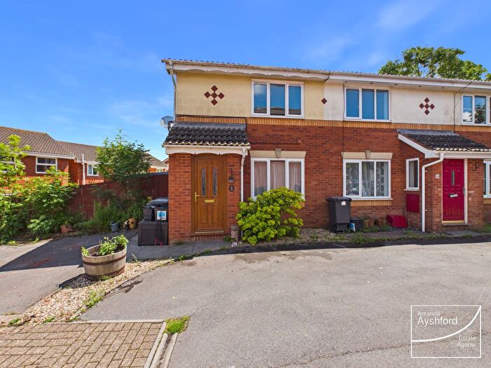 2 Bedroom End Terrace House For Sale In Trentham Close, Paignton, TQ3