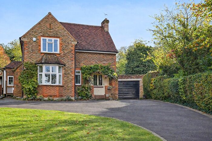 4 Bedroom Detached House For Sale In Beacon Way, Banstead, SM7